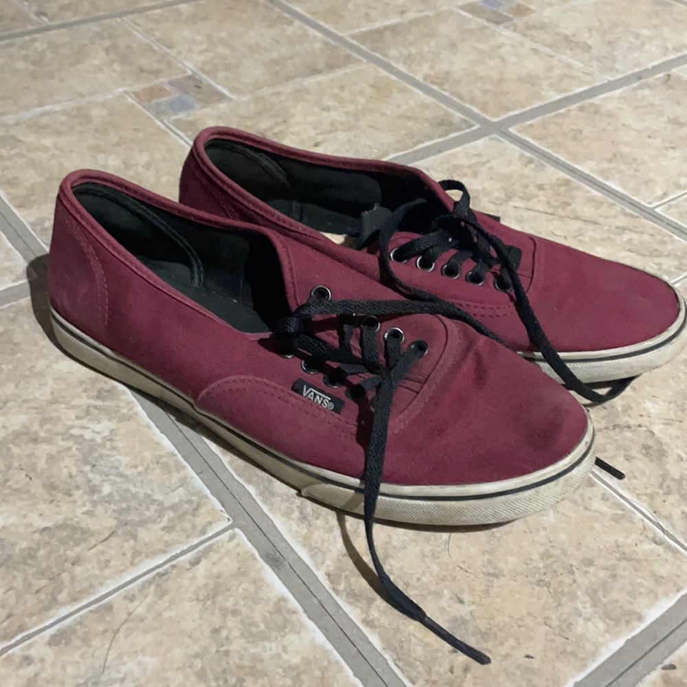 🔥3 for $15🔥 Burgundy vans size 7 OR free with a bundle of 3 or more items